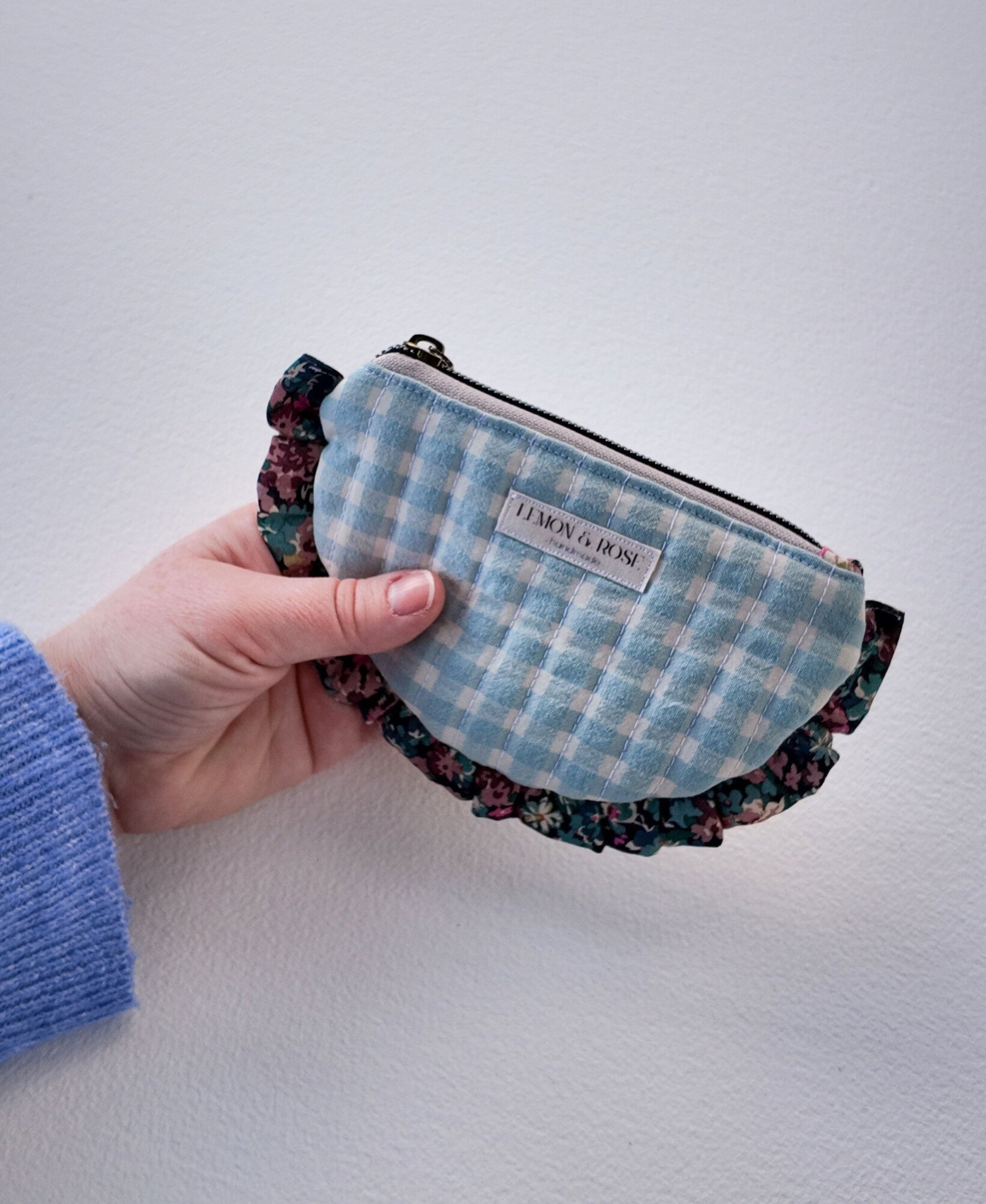Ruffle mini pouch
