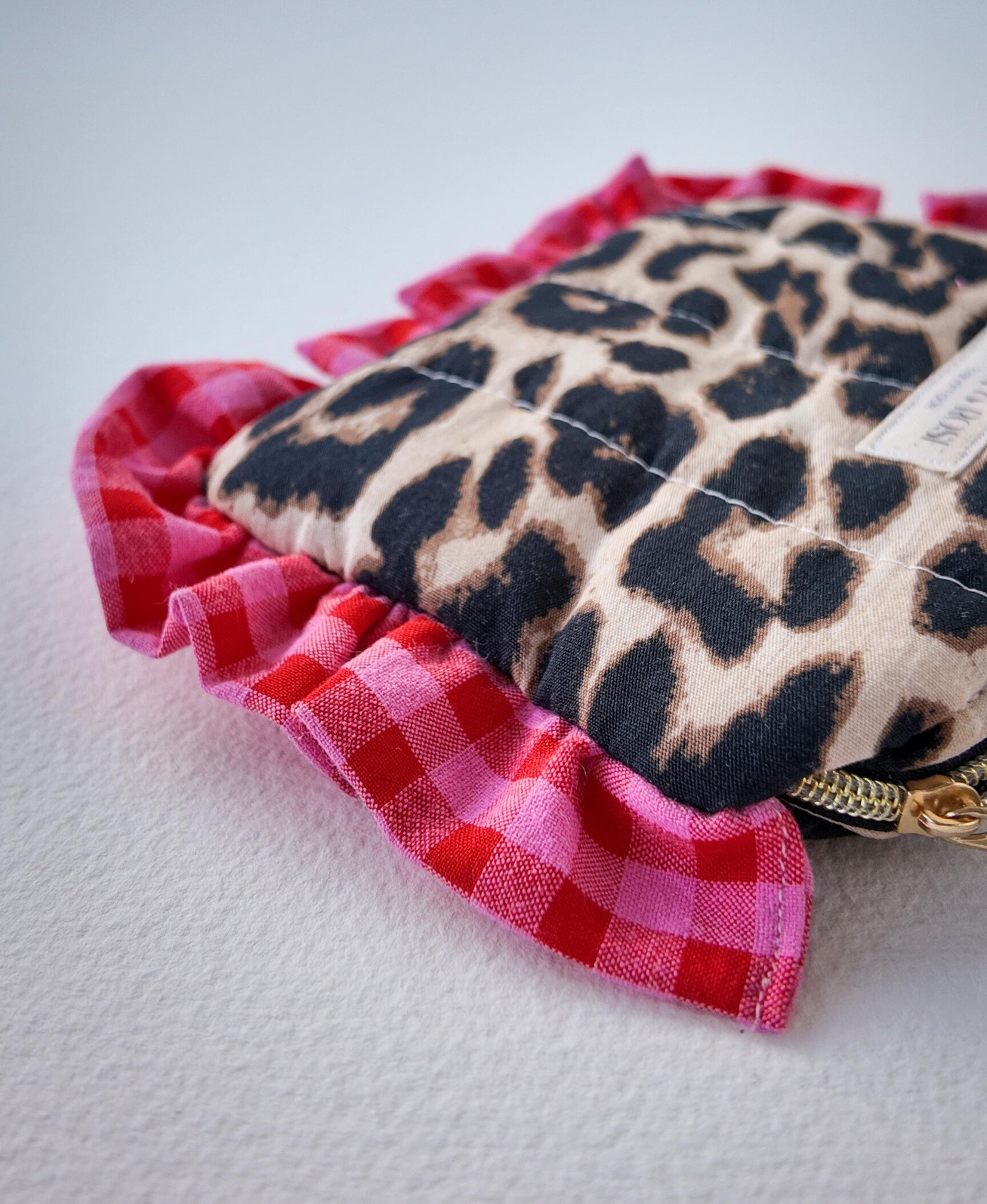 Ruffle mini pouch