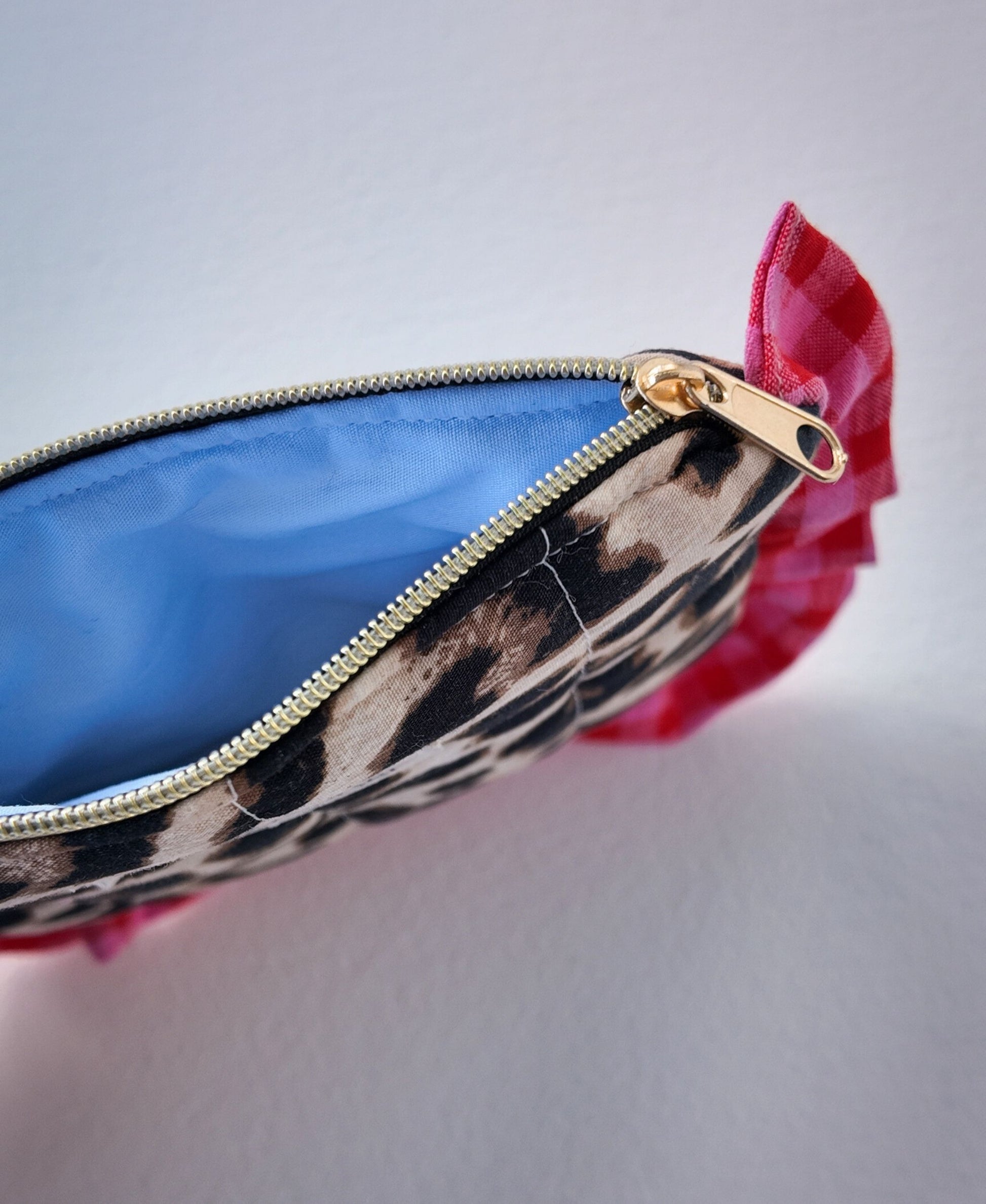 Ruffle mini pouch