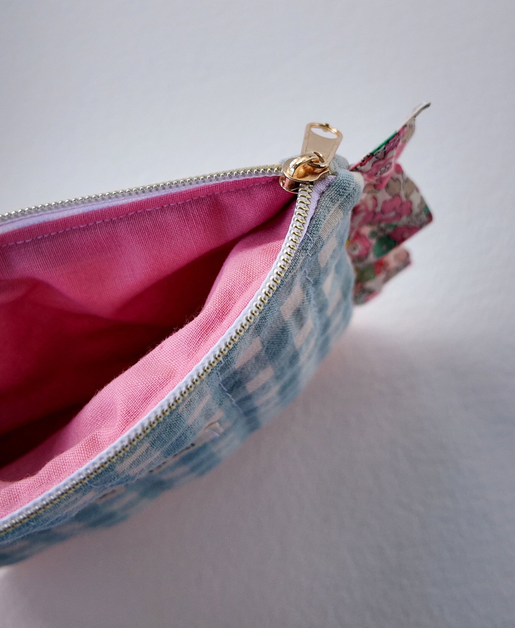 Ruffle mini pouch