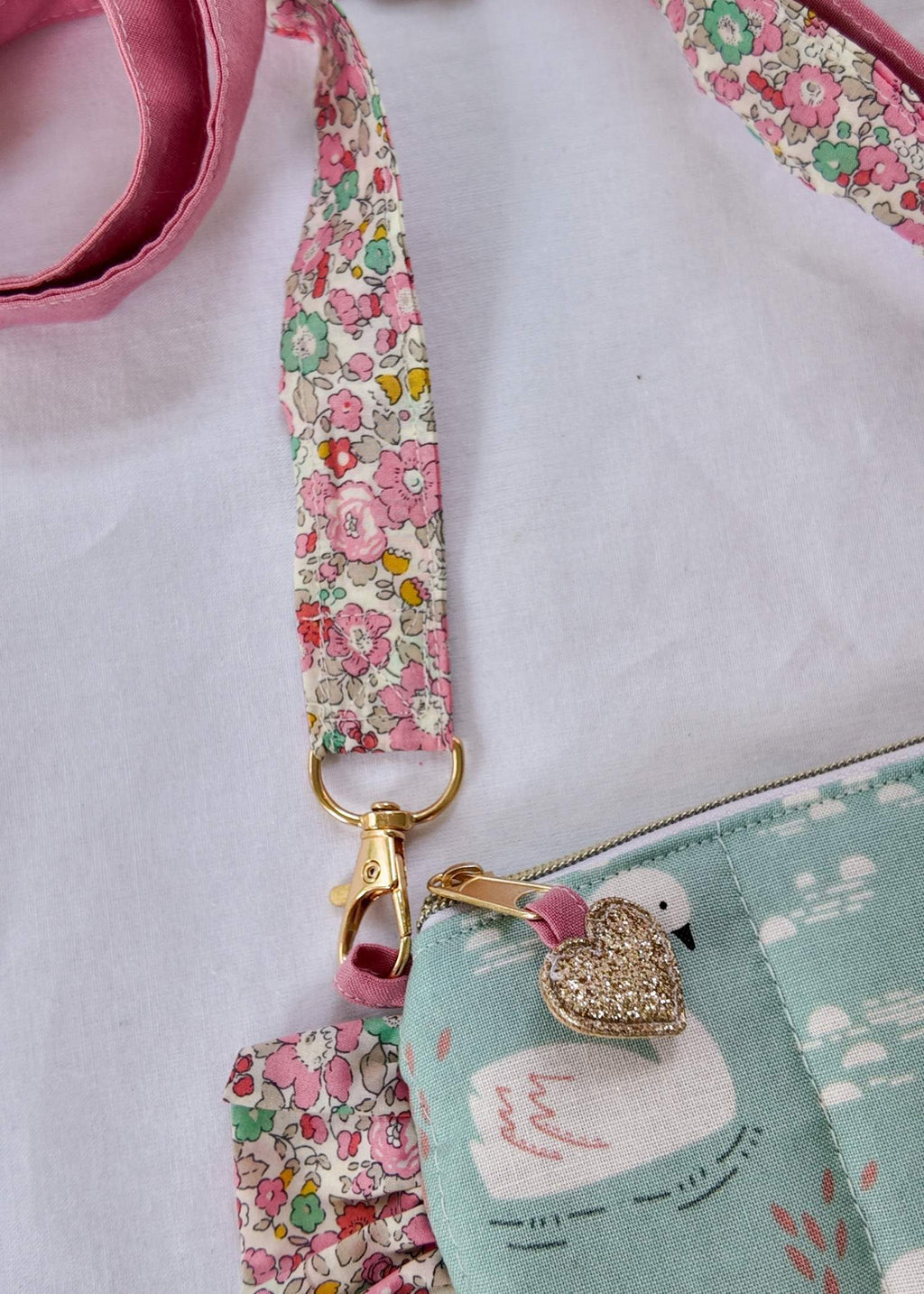 Ruffle Swan Quilted Bag