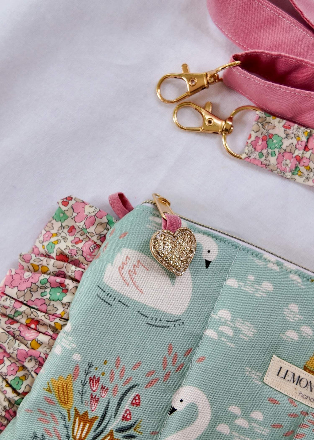 Ruffle Swan Quilted Bag